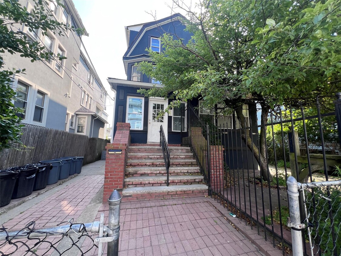 Primary Photo - 1-88 Beach 115th St