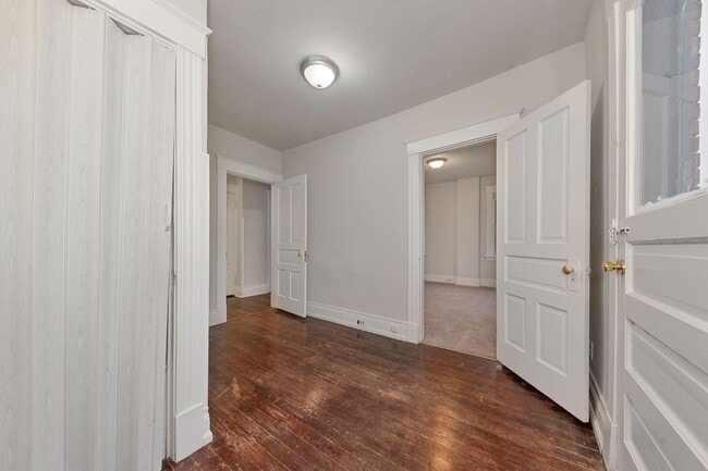 Building Photo - CHEVIOT - Roomy 3 bed 1 bath upstairs in 2...