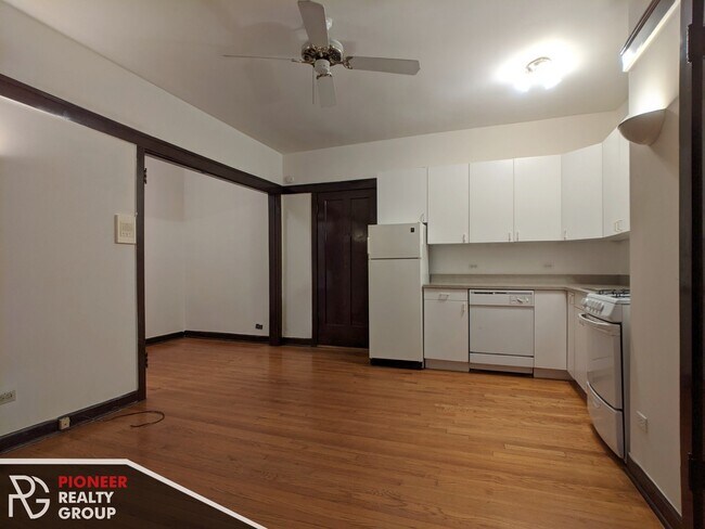 Foto del edificio - 822 W Waveland Ave