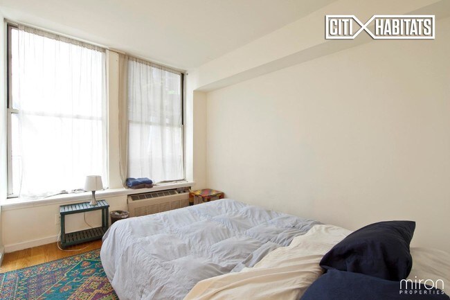 Foto del edificio - 86 E 10th St