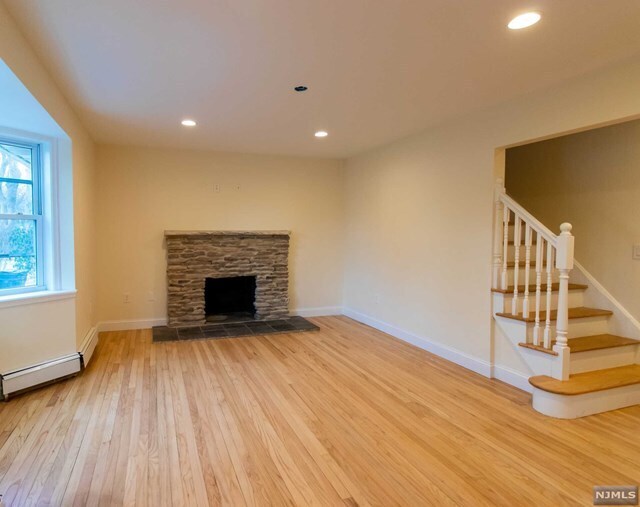 Primary Photo - 275 E Midland Ave