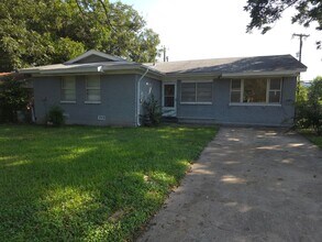 Building Photo - 3300 Lake Travis Ave