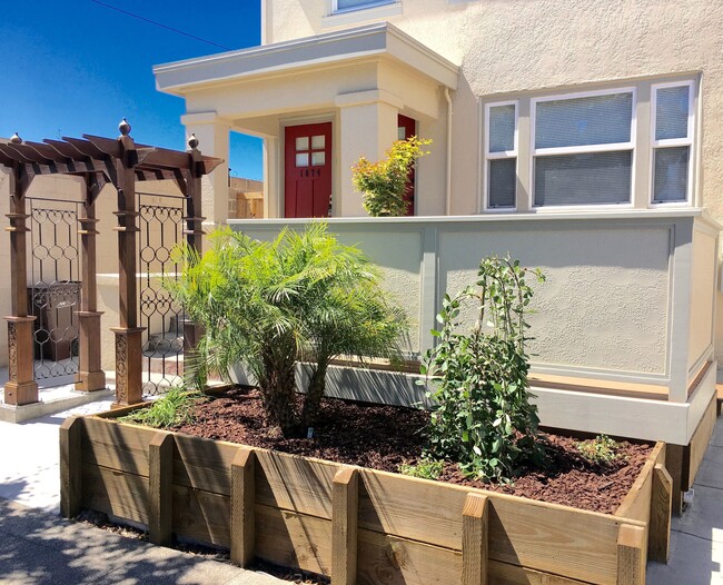 Building Photo - 1072 45th St