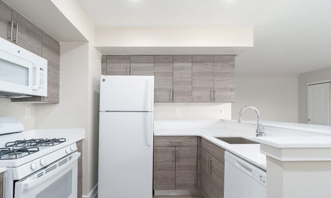 Building Photo - Donna Court Apartments