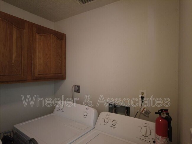 Building Photo - 560 E S Temple St