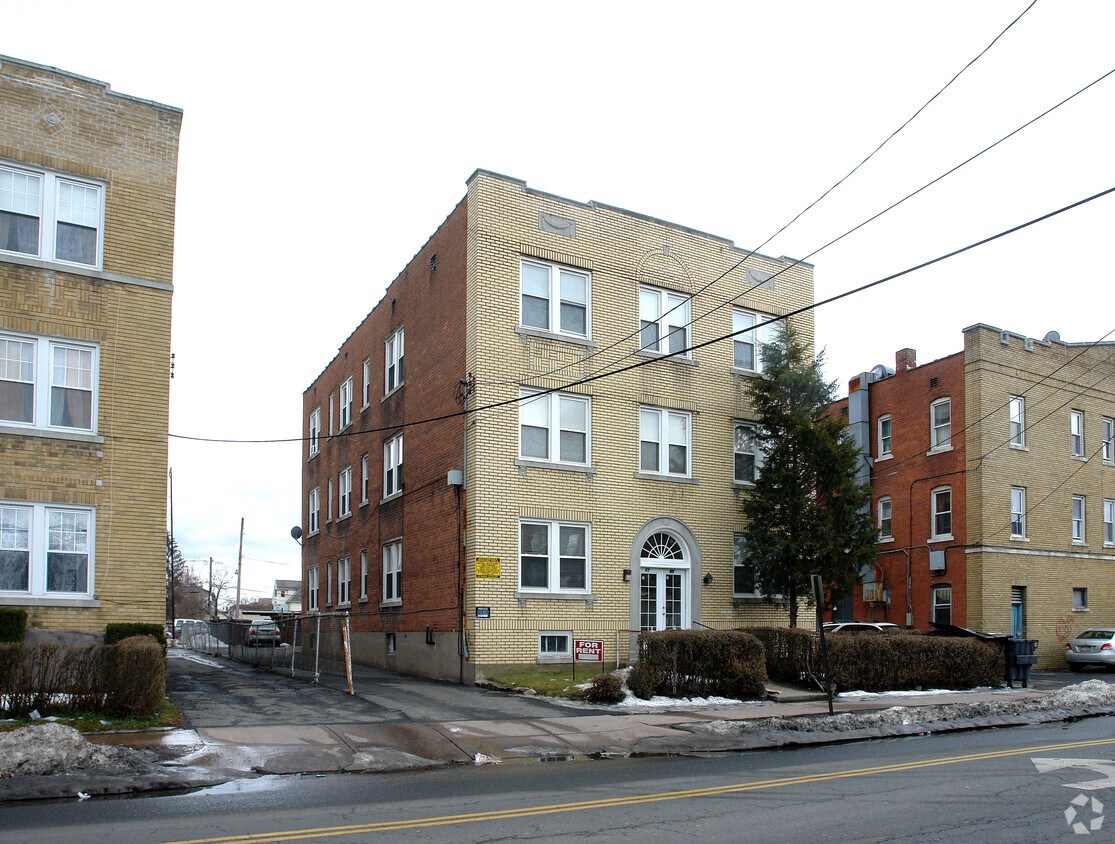 Primary Photo - 65-67 Brown St