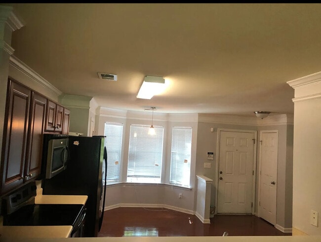 Building Photo - 769 Crestwell Cir SW