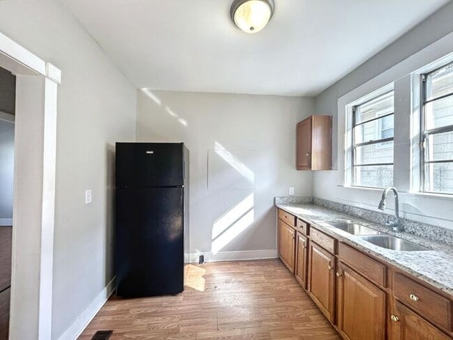 Building Photo - 1711 Center Way S