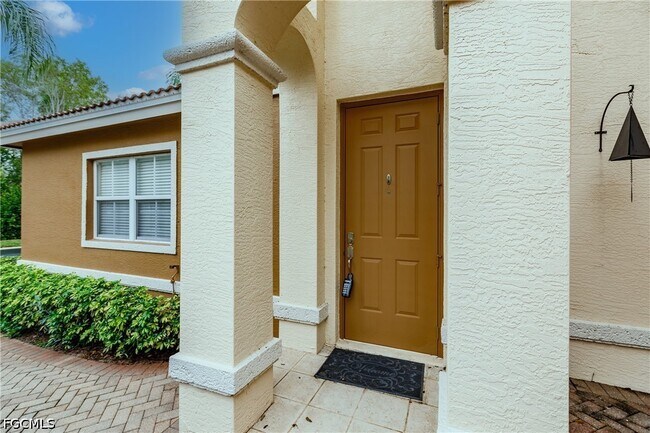 Building Photo - 12060 Lucca St