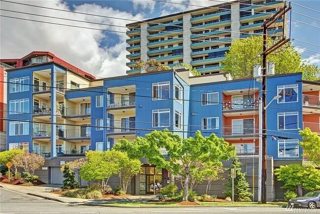 Building Photo - 500 Elliott Ave W