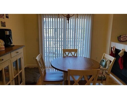 Foto del edificio - 46 Seven Springs Ln