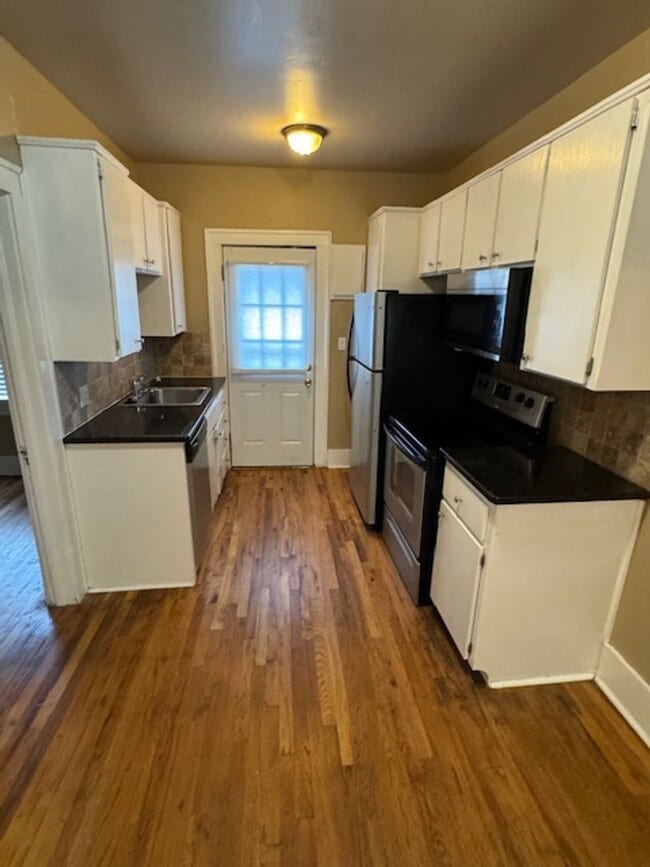 Building Photo - 311-315 Duffy
