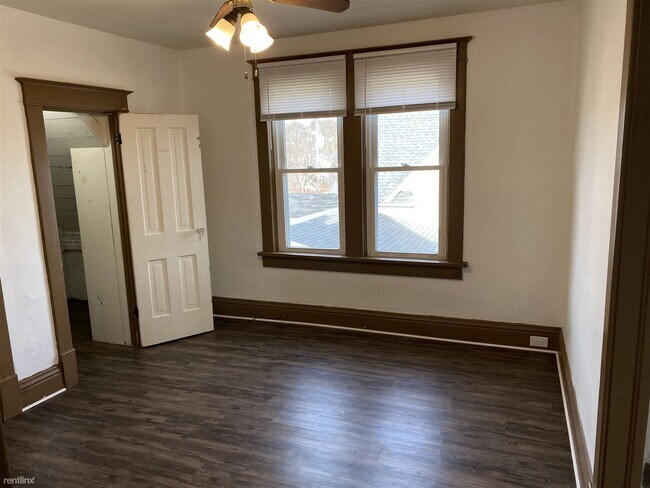Building Photo - 2 br, 1 bath Duplex - 632 Werle Avenue Upper