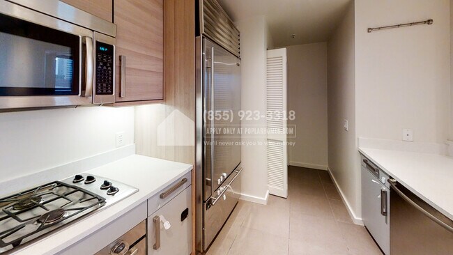 Building Photo - 555 4th St