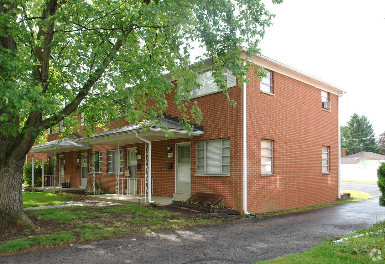 Primary Photo - 215-221 Broad Meadows Blvd