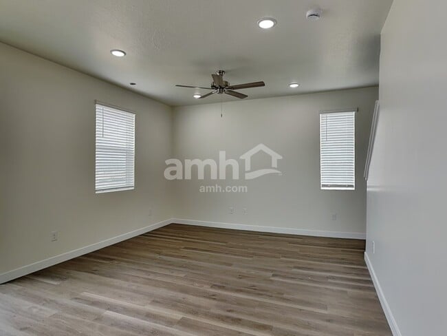 Foto del edificio - 1322 W Mahogany St