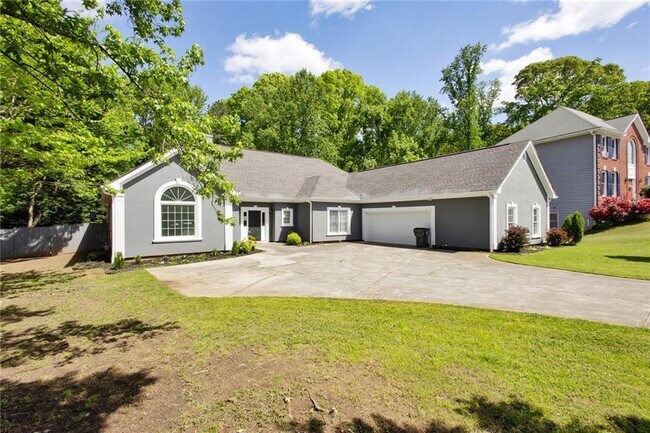 Building Photo - 460 Fairway Walk Dr NE