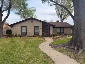 Building Photo - 2309 Richwood Dr