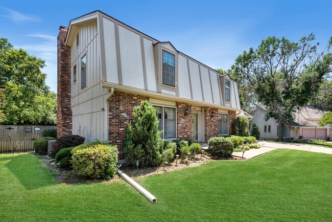 Building Photo - 6309 W 108th Ter