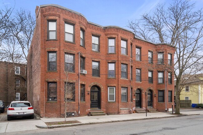 Building Photo - 116 Brooks St