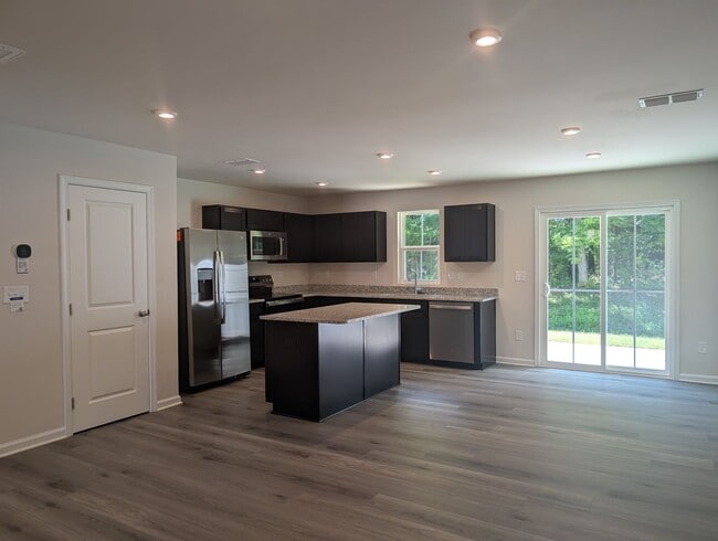 Building Photo - New Construction in the Heart of China Grove!