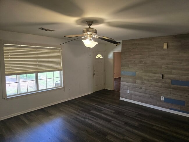 Building Photo - 23 Vantage Dr
