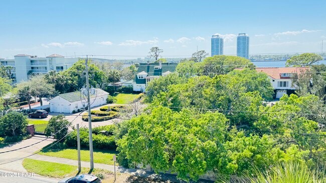 Foto del edificio - 732 N Halifax Ave