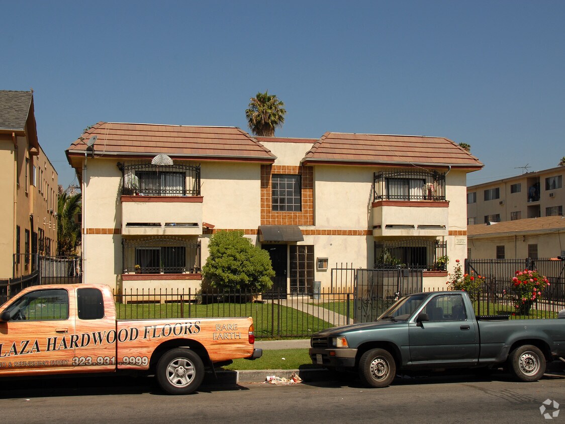 Building Photo - 1203 S Norton Ave