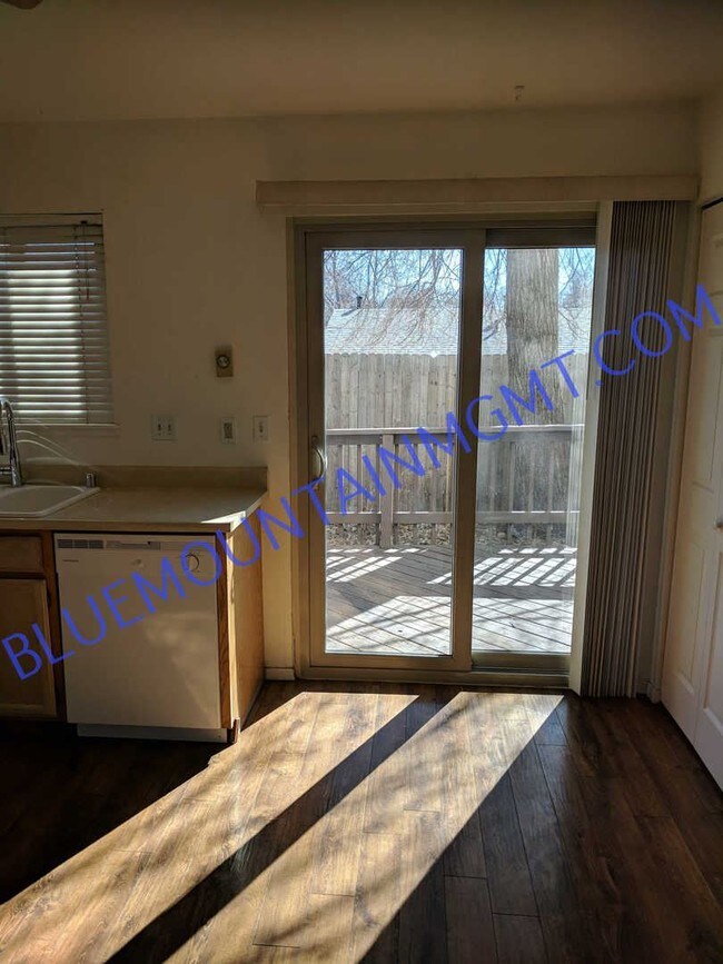 Building Photo - 2 br, 1 bath House - 725 Alexander Road #D