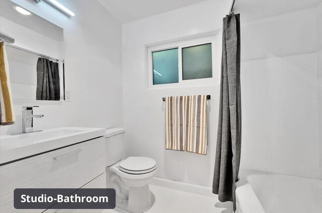 Building Photo - 148 W Maple St