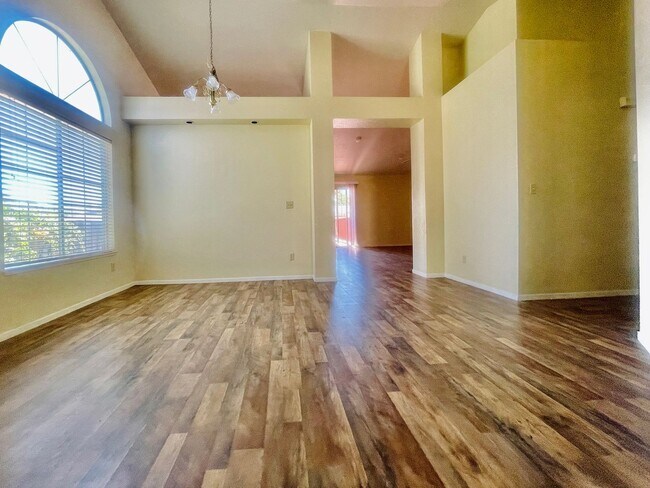 Foto del edificio - PRICE DROPPED !!!! Turn Key 3bed/2bath Hom...