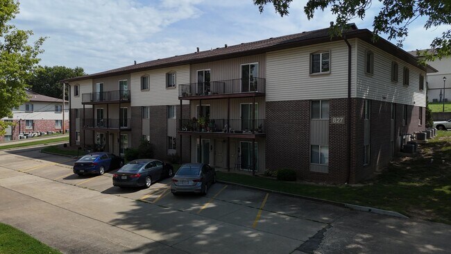 Building Photo - 827 Southwest Blvd