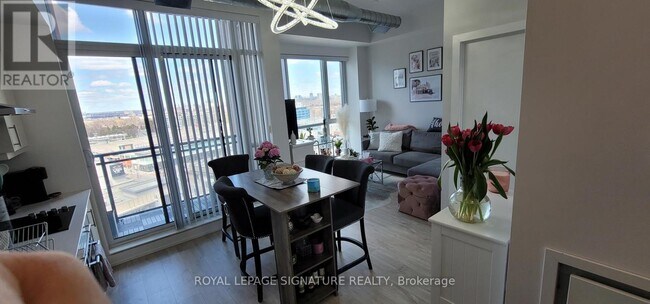 Photo du bâtiment - 75 The Donway W