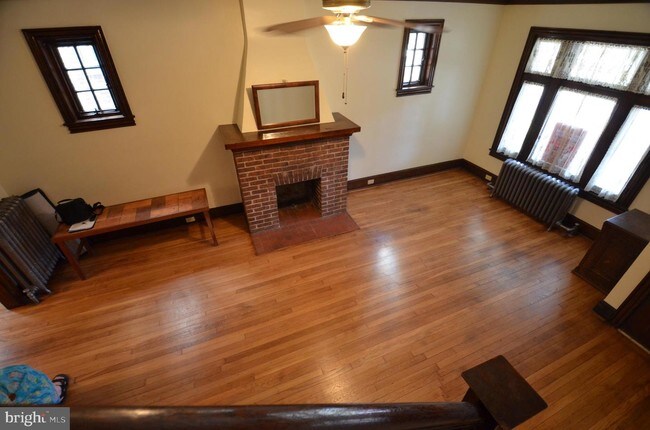 Foto del edificio - 5010 Pulaski Ave