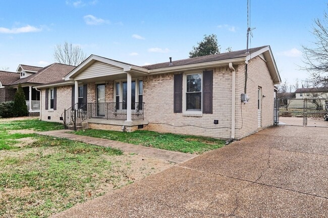 Building Photo - 3 Bedroom w/Den, 2.5 Bath-