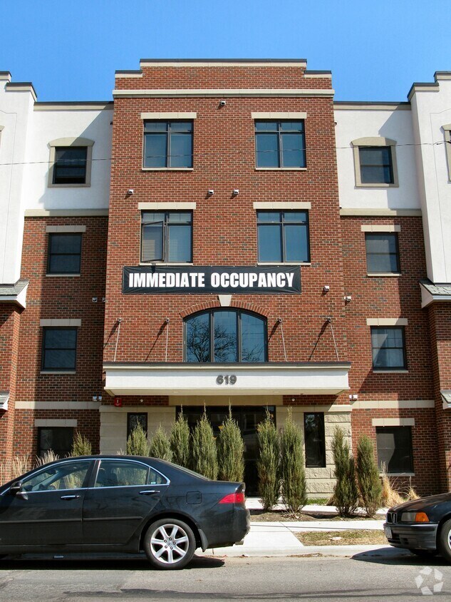 Mill Trace Condominiums Apartments in Minneapolis, MN