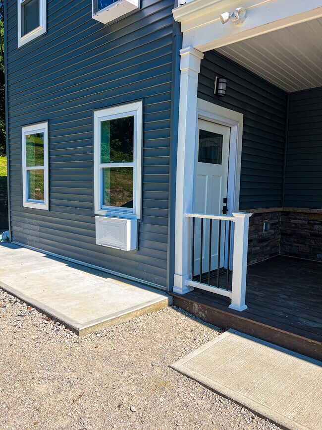 Building Photo - 6 Morris Dr