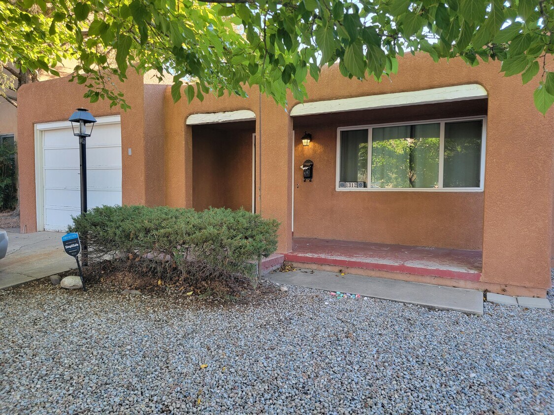 1312 Richmond Dr NE, Albuquerque, NM 87106 House Rental in