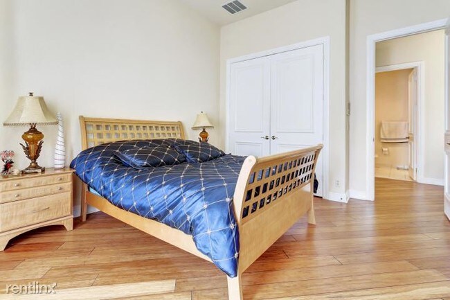 Building Photo - 5 br, 6.5 bath  - 10778 Versailles Blvd