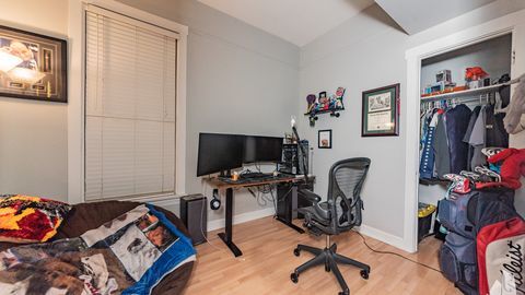 Foto del edificio - 1456 W Irving Park Rd