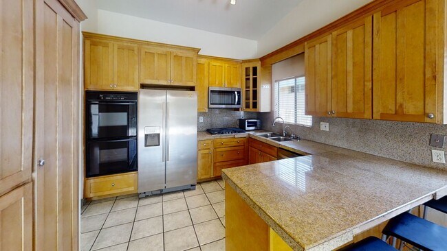 Building Photo - 4BR/2BA house with View, private yard!