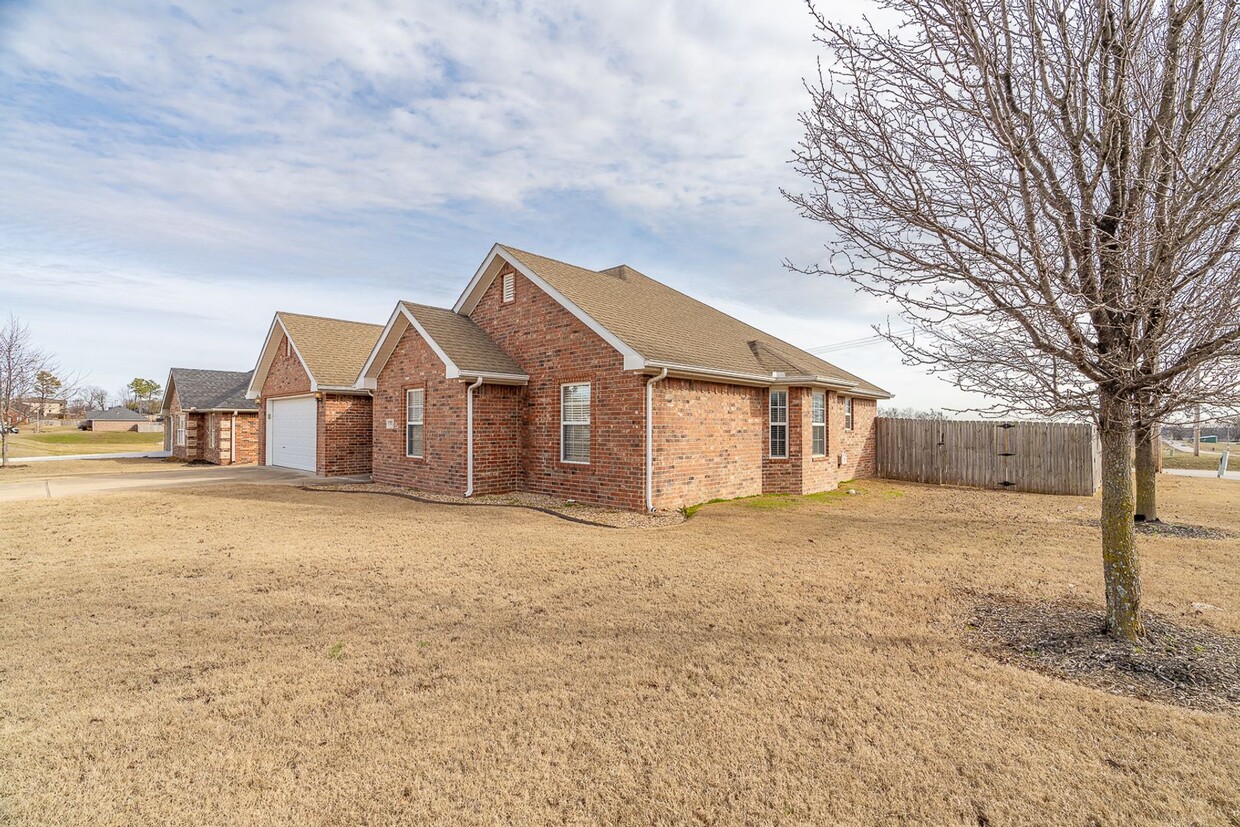 Foto principal - 3-bedroom 2 bath Home in Centerton!! New c...