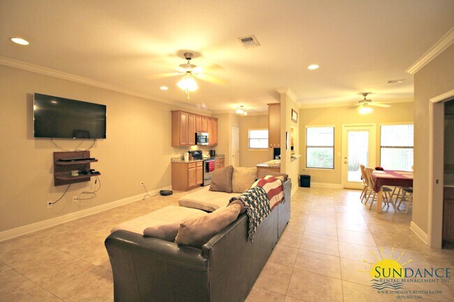Foto del edificio - Beautiful 3 Bedroom Town Home in the Heart...