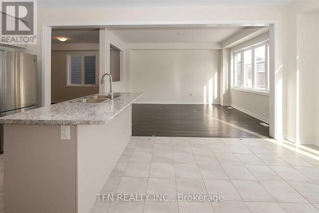 Building Photo - 22 Charm Pl