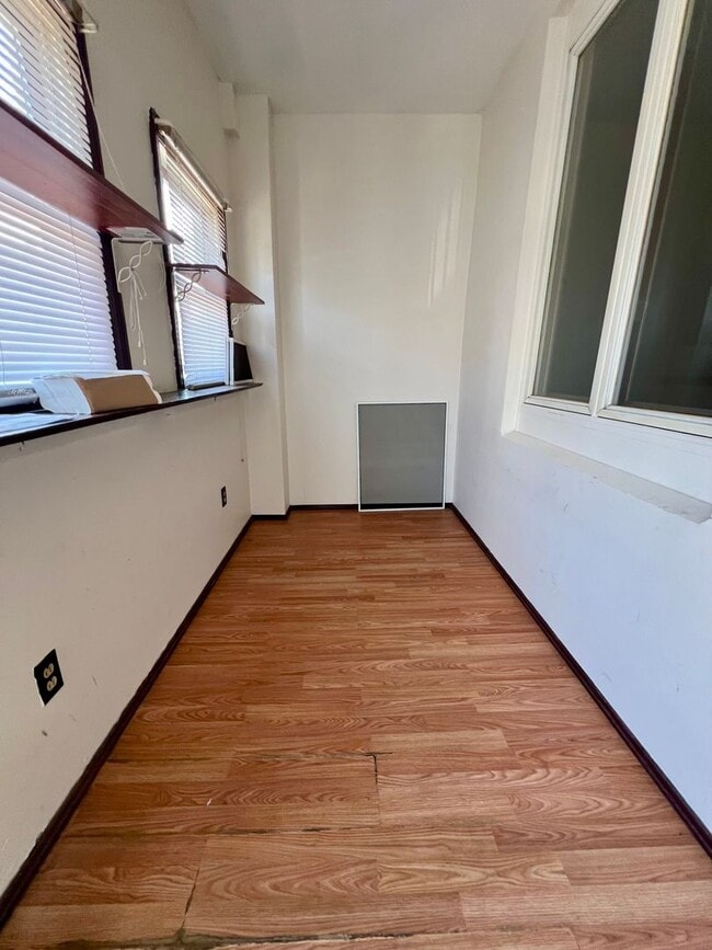 Building Photo - 2-Bedroom Townhome with Finished Basement!...