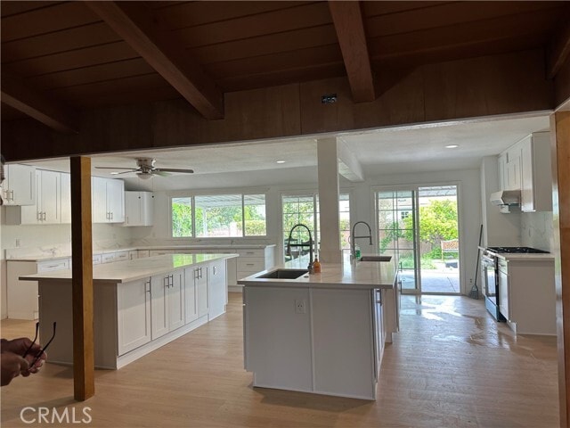 Foto del edificio - 3025 E Hillcrest Ave