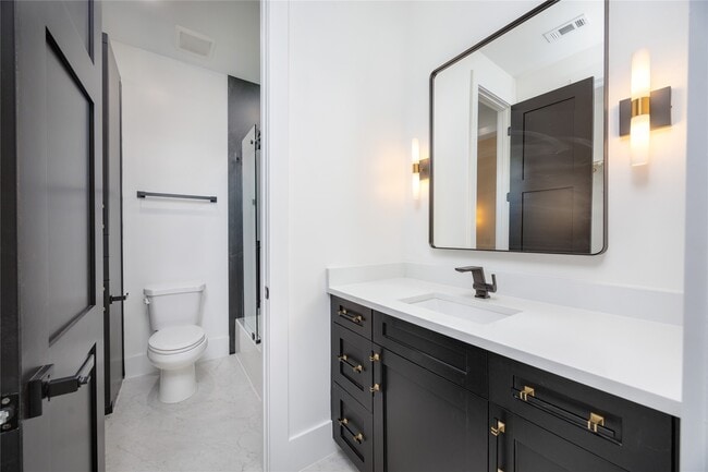 Building Photo - 1911 Lauderdale St