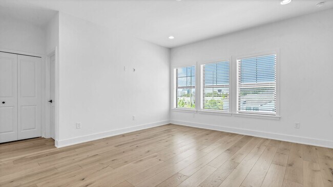 Foto del edificio - Gorgeous Brand New Custom 4/3.5 Townhomes ...