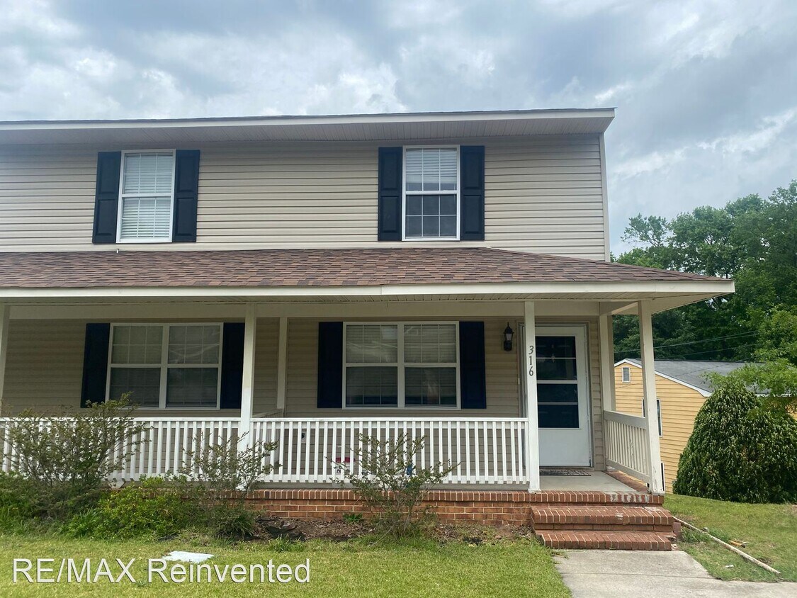 Primary Photo - 2 br, 1.5 bath House - 316 LAKE AVE