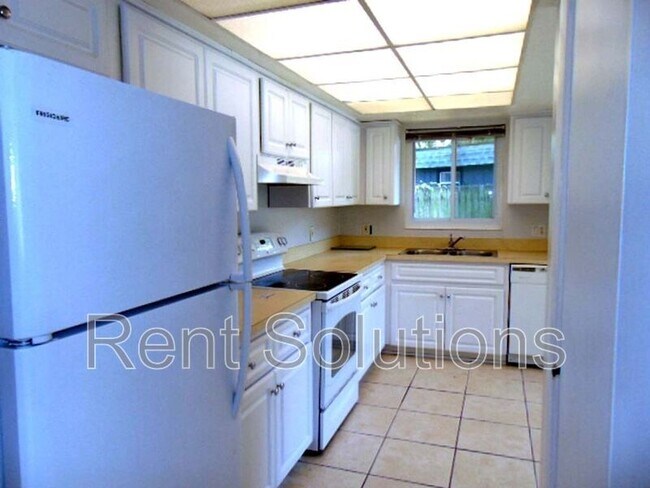 Building Photo - 217 Debby Ct